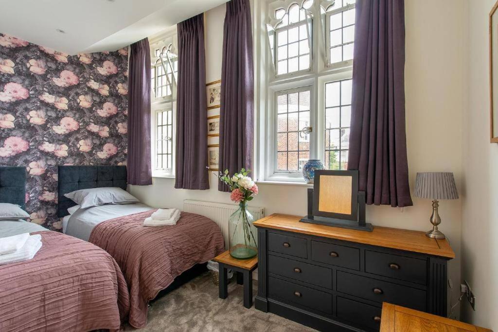 The Most Central Apartment In Canterbury Stunning Interiors, Fully Equipped, City Views And Free Wifi! מראה חיצוני תמונה