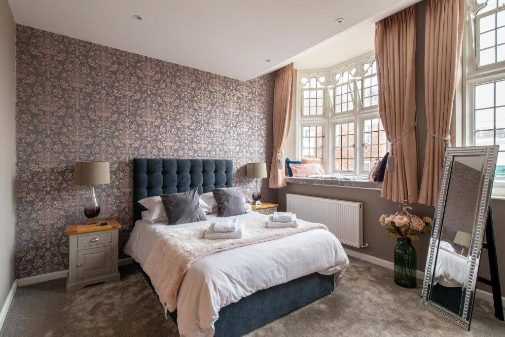 The Most Central Apartment In Canterbury Stunning Interiors, Fully Equipped, City Views And Free Wifi! מראה חיצוני תמונה