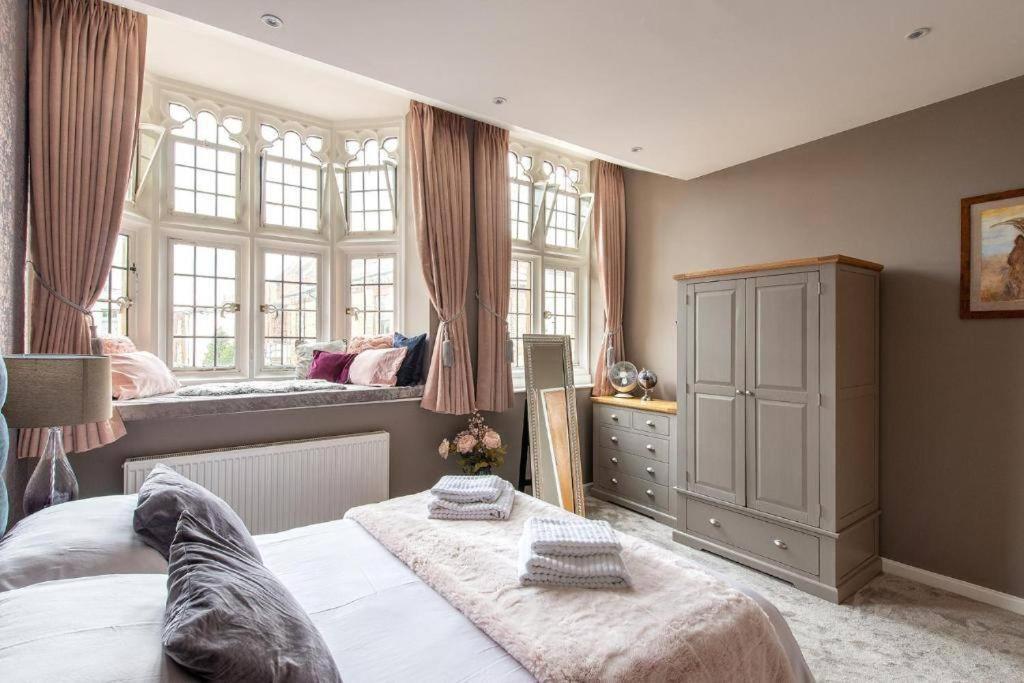 The Most Central Apartment In Canterbury Stunning Interiors, Fully Equipped, City Views And Free Wifi! מראה חיצוני תמונה