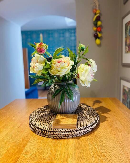 The Most Central Apartment In Canterbury Stunning Interiors, Fully Equipped, City Views And Free Wifi! מראה חיצוני תמונה
