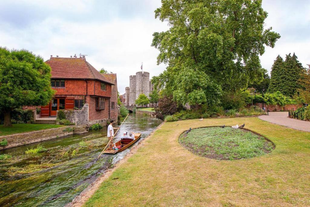 The Most Central Apartment In Canterbury Stunning Interiors, Fully Equipped, City Views And Free Wifi! מראה חיצוני תמונה