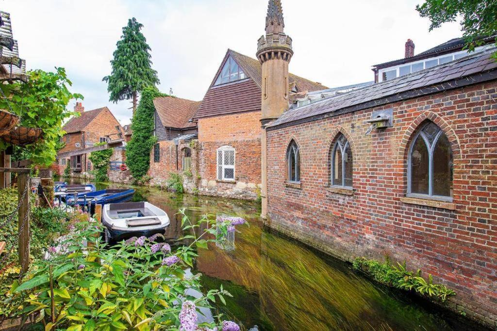 The Most Central Apartment In Canterbury Stunning Interiors, Fully Equipped, City Views And Free Wifi! מראה חיצוני תמונה