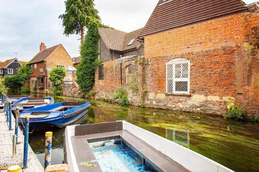 The Most Central Apartment In Canterbury Stunning Interiors, Fully Equipped, City Views And Free Wifi! מראה חיצוני תמונה