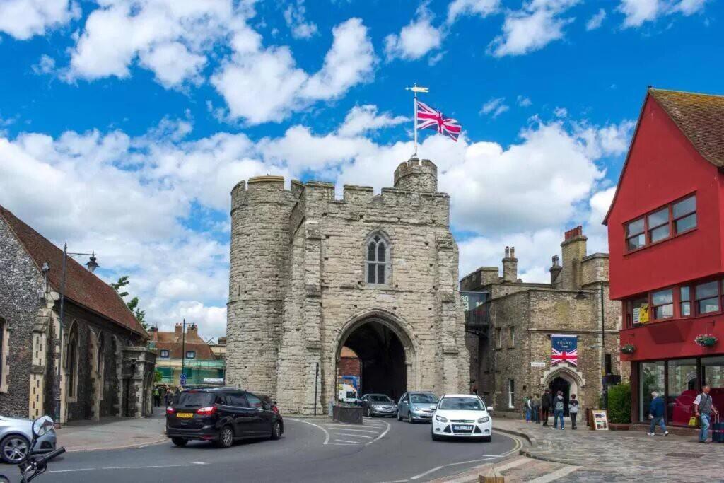 The Most Central Apartment In Canterbury Stunning Interiors, Fully Equipped, City Views And Free Wifi! מראה חיצוני תמונה