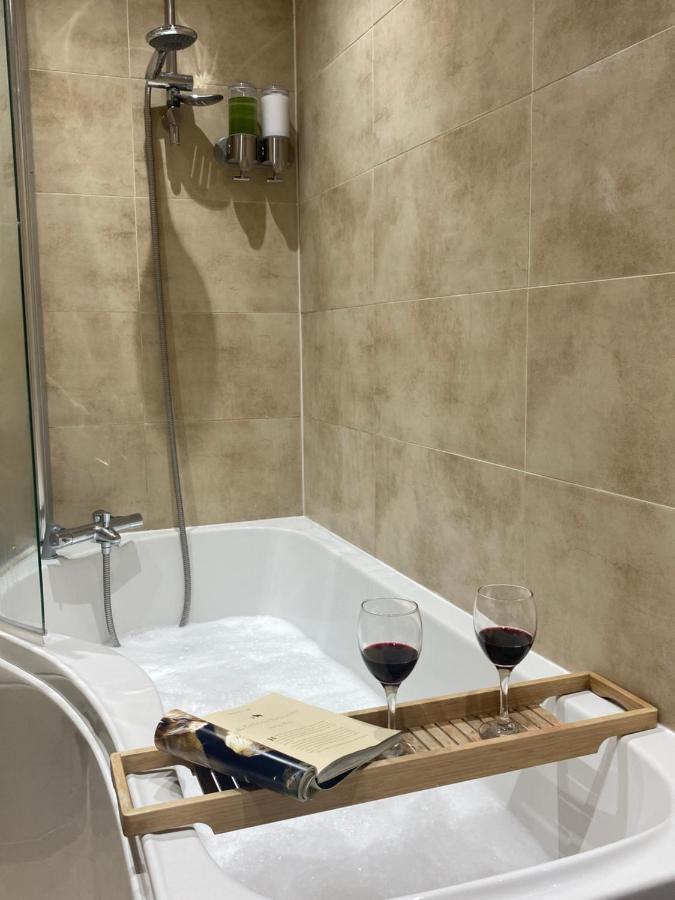 The Most Central Apartment In Canterbury Stunning Interiors, Fully Equipped, City Views And Free Wifi! מראה חיצוני תמונה